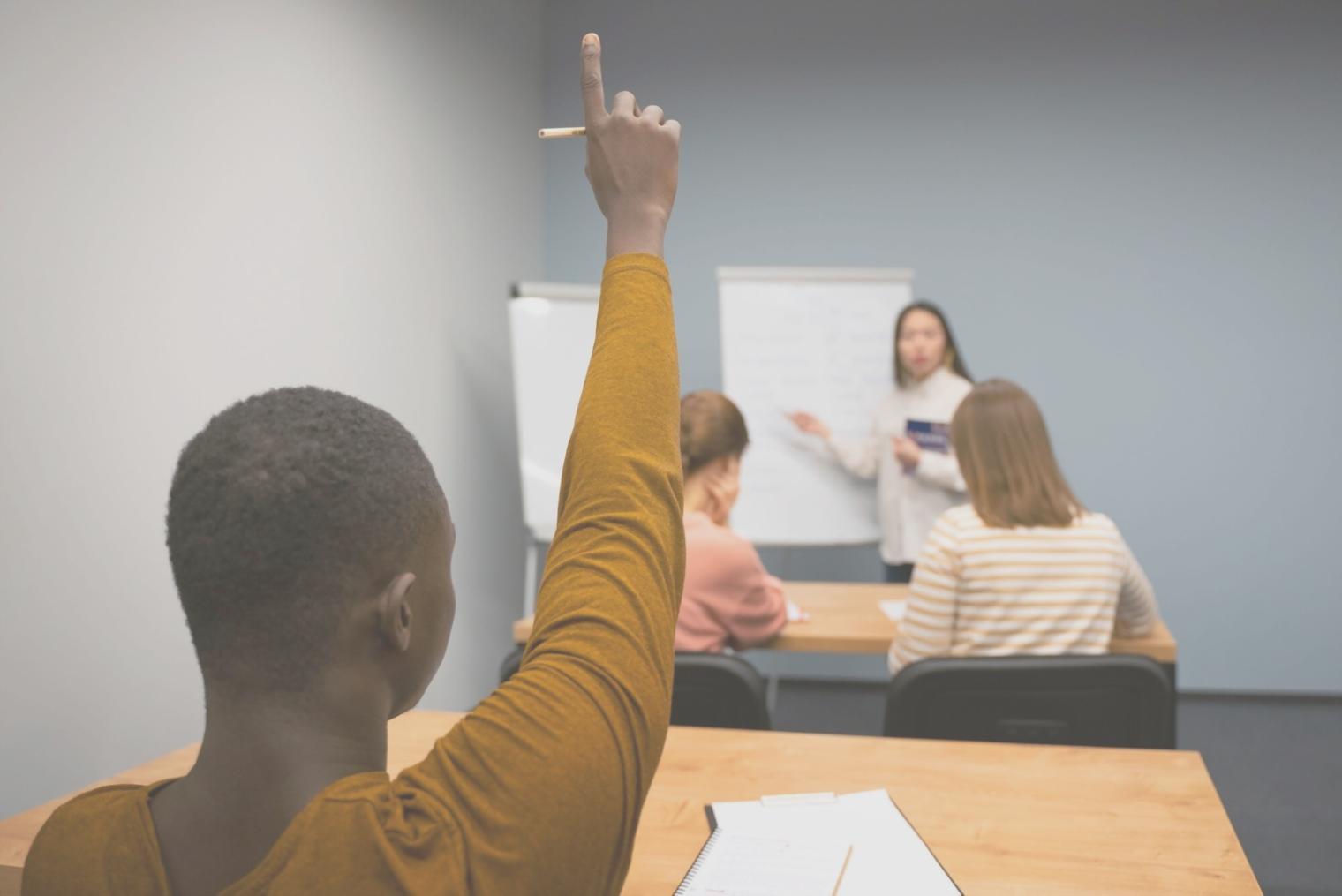Planificación financiera personalizada con materiales de estudio